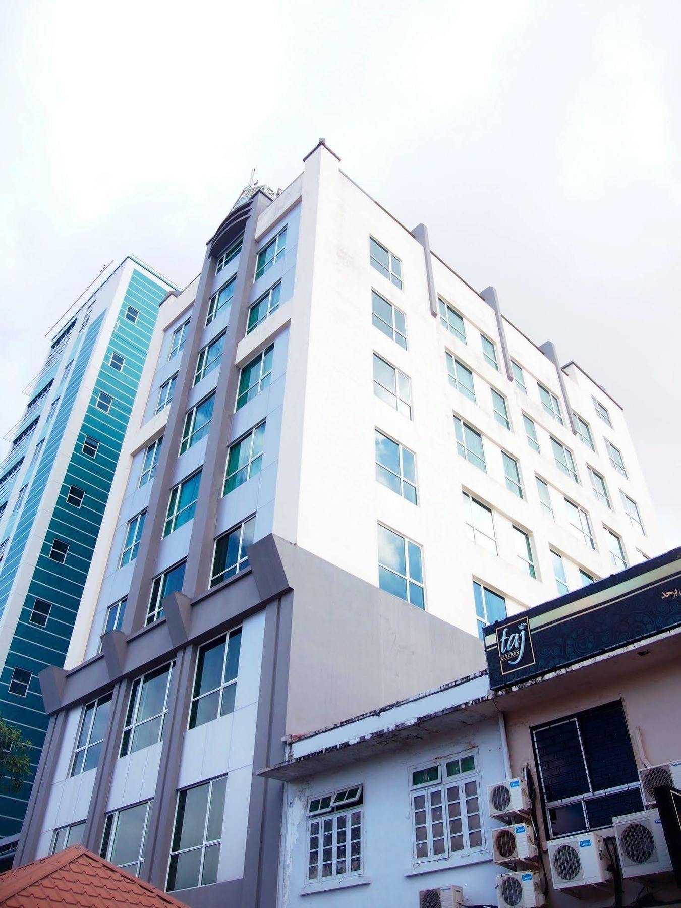 Swiss Hotel Apartment Kuala Belait Exterior foto